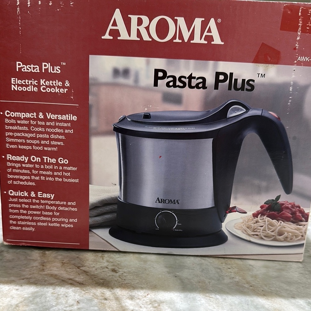Vintage Aroma Silver and Black Electric Kettle & Noodle Cooker. NWOT